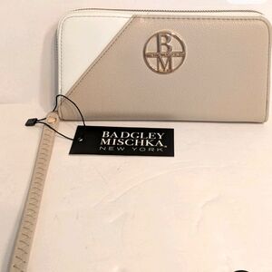 Badgley Mischka Light Beige Clutch
